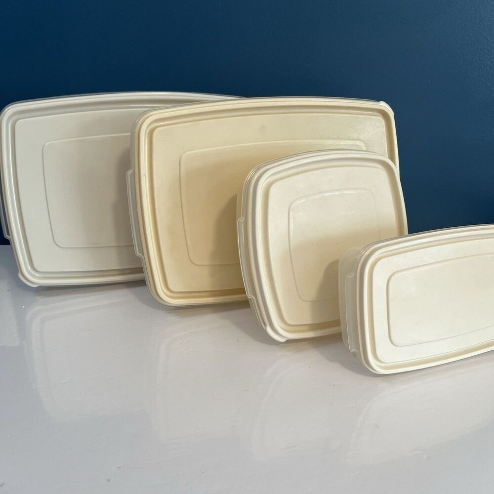 Vintage Rubbermaid Servin Saver Lot Of 4 Containers #2, 7, 11 Rectangle & Square